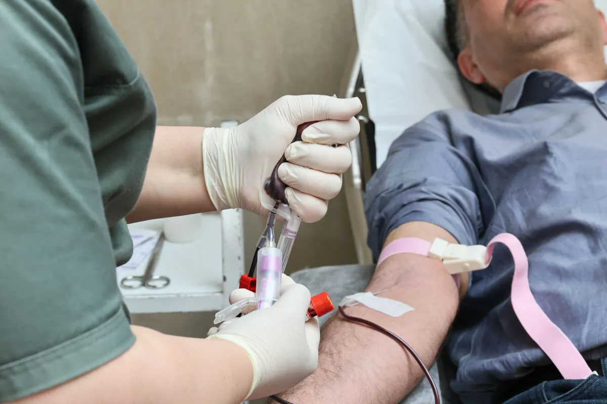 véradó, Románia, állampapír, állampapírhozam, lakossági befektetők, Fidelis, kötvény, költségvetési hiány A véradás ösztönzését a lakossági állampapírprogrammal kapcsolta össze Románia