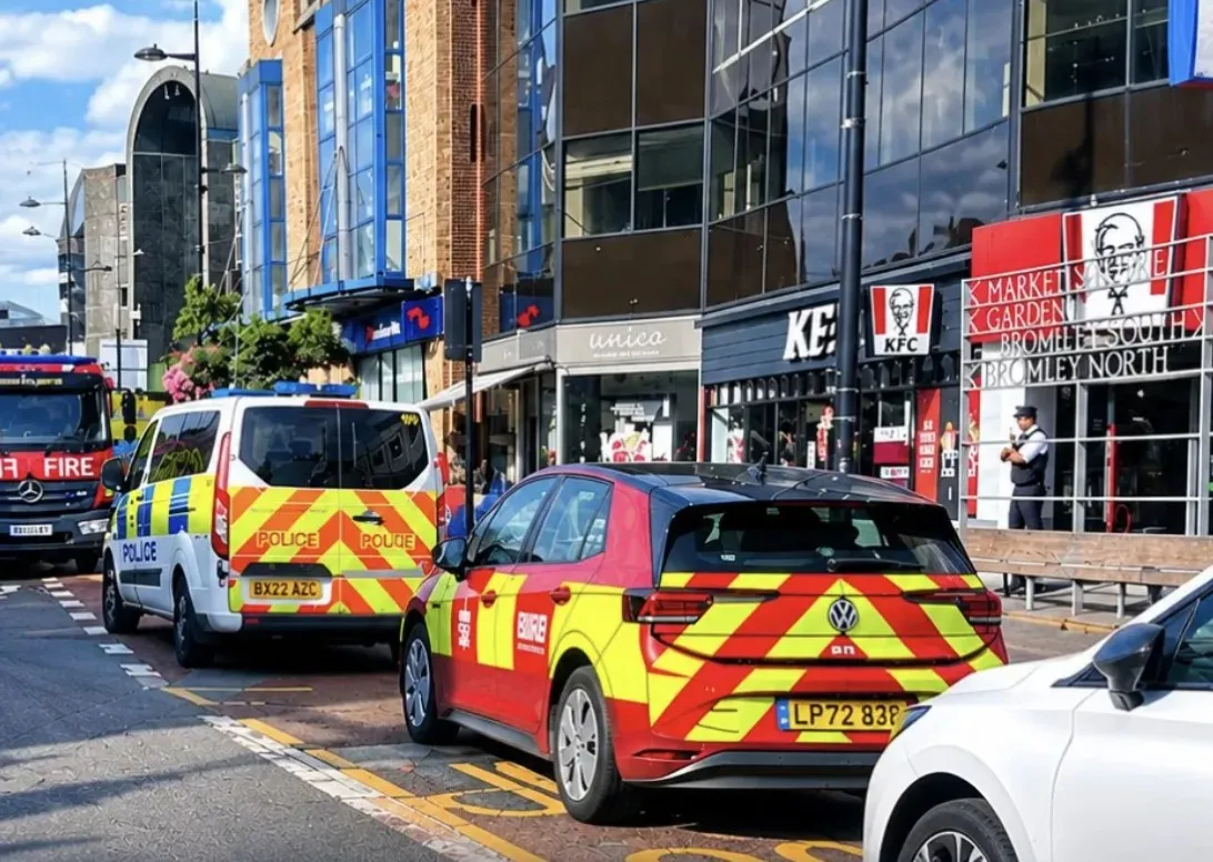 KFC, London, késelés