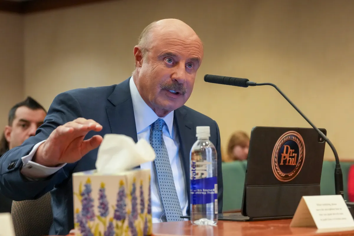 Dr. Phil közösségi oldalán fakadt ki az UFO-jelentések miatt
