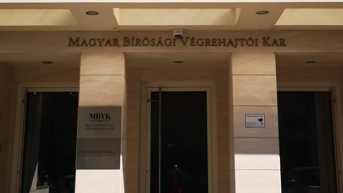 Rogán Antal egykori kabinetfőnöke is érintett az ingatlanügyben