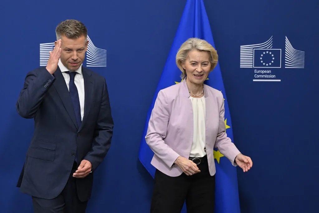 A Fidesz–KDNP az uniós pénzek azonnali kifizetését követeli, miközben Deutsch Tamás több uniós forrást adna agráriumra és határvédelemre (A képen Magyar Péter és Ursula von der Leyen)