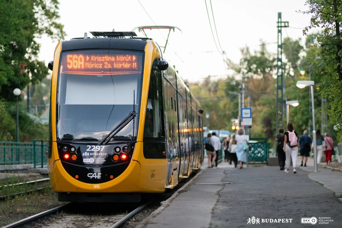 CAF-villamos Budapest, budapesti villamos, új villamos, BKK, BKV, alacsonypadlós villamos, villamosflotta, közösségi közlekedés, villamosfejlesztés Újabb CAF-villamos állt forgalomba Budapesten