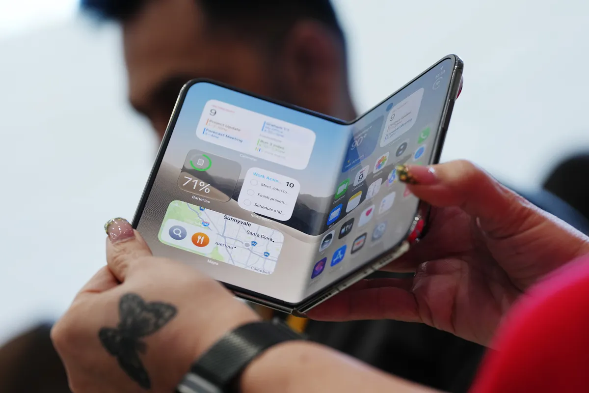 Az iPhone Duo már az iOS 27 frissített verziójával (27.1) érkezik majd meg októberben