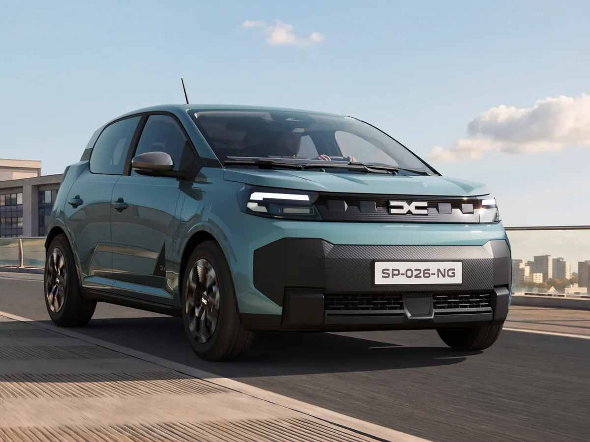 Csak az ablakok árulkodnak arról, hogy a Dacia Spring a Renault Twingo E-Tech Electric testvére.