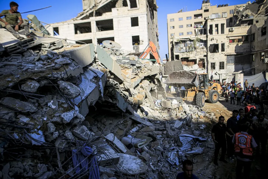 GAZA CITY, GAZA, PALESTINE - SEPTEMBER 16: Search and rescue teams on duty around the rubble after a damaged six-story building collapsed in the Al-Sinaa area of southwestern Gaza City, Gaza, Palestine on September 16, 2026. The building, previously damaged during Israeli airstrikes, collapsed onto neighboring tents housing displaced Palestinians, leaving at least 11 people dead, including five children, and injuring 14 others as civil defense and municipal teams continue search-and-rescue operations. Saeed M. M. T. Jaras / Anadolu (Photo by Saeed M. M. T. Jaras / Anadolu via AFP)