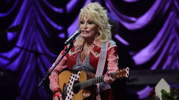 Kiderült, ezért tartotta titokban betegségét Dolly Parton