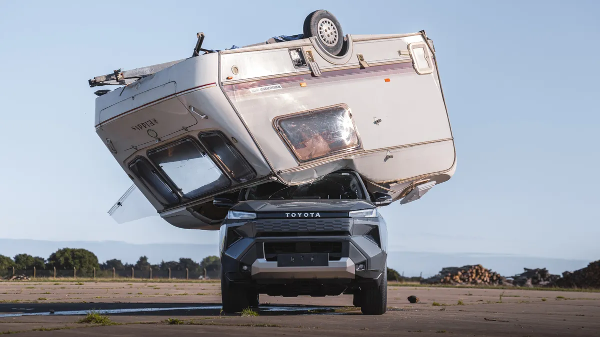 Kíváncsian várjuk, a Top Gear stábja milyen megpróbáltatásoknak veti alá a Toyota pickupot.