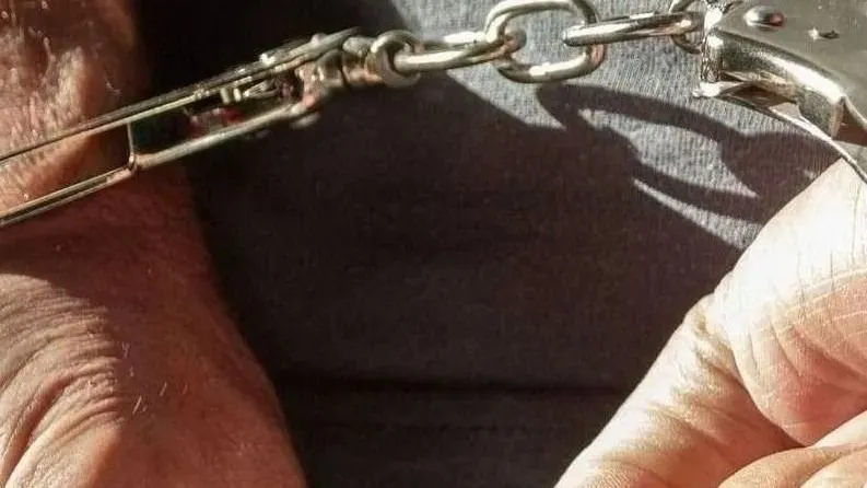 Egy férfi idegen házakban tett úgy, mintha otthon lenne. A betörő nemcsak lopott, hanem ágyba feküdt, alkoholt ivott, majd később még vissza is tért ugyanahhoz az ingatlanhoz.
