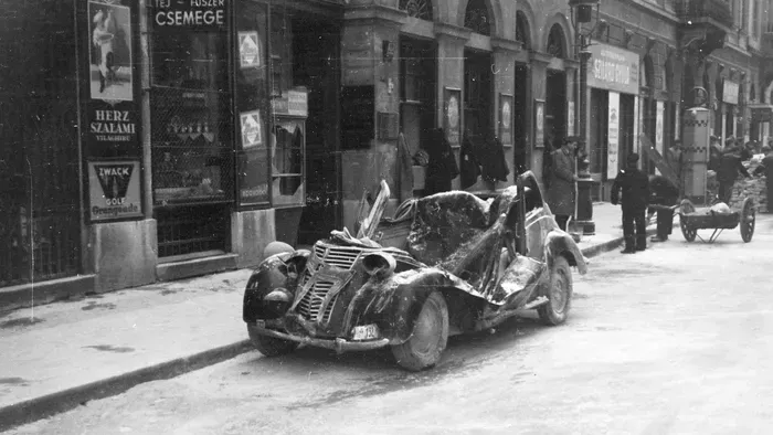 82 éve tiltották be a húst az éttermekben: így nézett ki Budapest 1944-ben