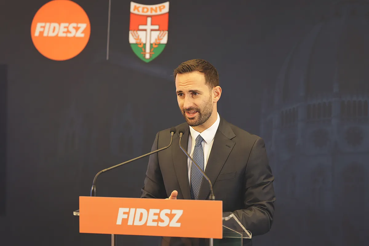 Palóc André, a Fidesz országgyűlési képviselője sajtótájékoztatót tart, Fidessajtótájékoztató