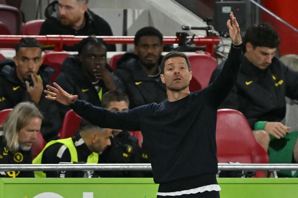 Chelsea's Spanish Manager Xabi Alonso gestures on the touchline during the English Premier League football match between Brentford and Chelsea at the Gtech Community Stadium in London on September 18, 2026. (Photo by Glyn KIRK / AFP) / RESTRICTED TO EDITORIAL USE. No use with unauthorized audio, video, data, fixture lists, club/league logos or 'live' services. Online in-match use limited to 120 images. An additional 40 images may be used in extra time. No video emulation. Social media in-match use limited to 120 images. An additional 40 images may be used in extra time. No use in betting publications, games or single club/league/player publications. /