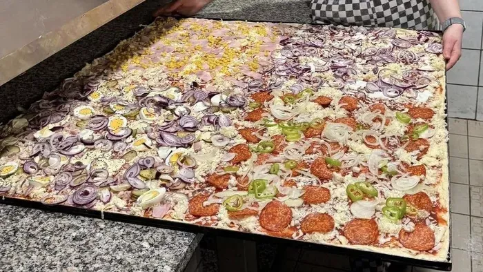 Magyarország legnagyobb pizzája 1 négyzetméteres és még csak egy csapat bírta legyűrni