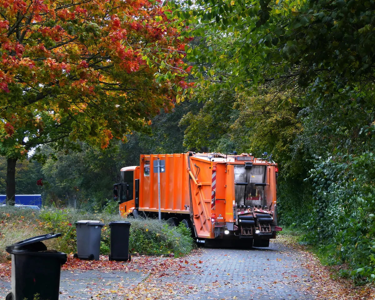 kukásautó, elektromos kerékpár, e-bike, halálos baleset, gyalogátkelőhely, 13 éves gyermek, Fairfax, Virginia, közlekedési baleset A kukásautó egy gyalogátkelőhelyen ütötte el a 13 éves gyermeket Virginiában.