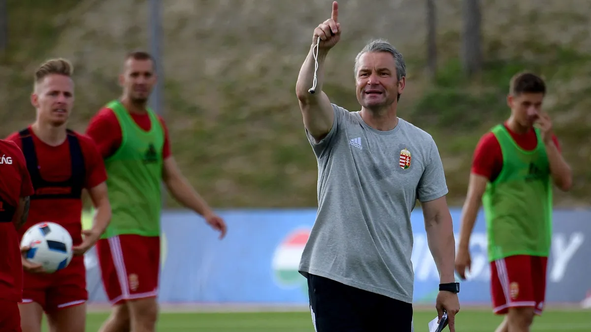 Hungary's head coach German Bernd Storck instructs his players during a training session at the local stadium in Tourrettes, southeastern France, on June 9, 2016, ahead of the Euro 2016 football tournament. (Photo by ATTILA KISBENEDEK / AFP)