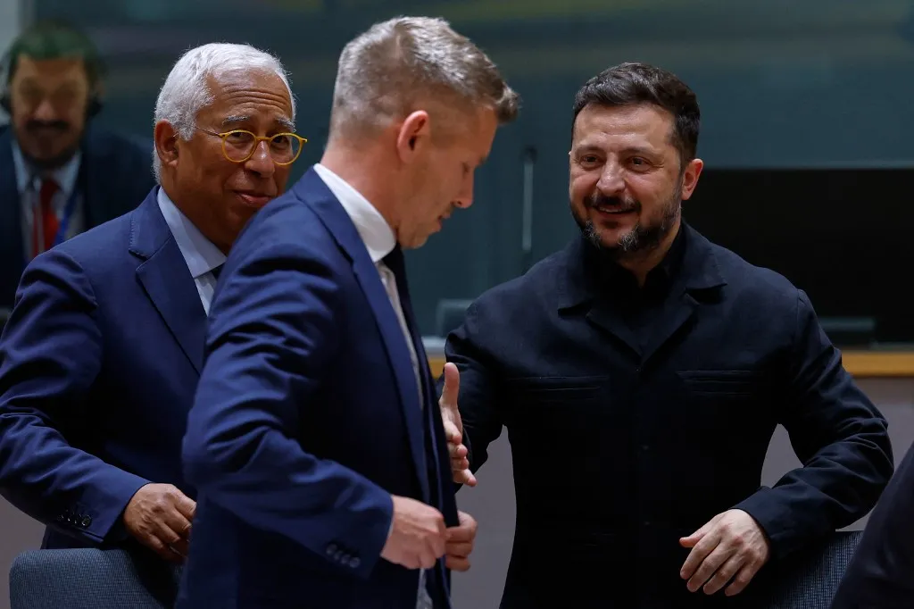 Magyar Péter és Volodimir Zelenszkij Brüsszelben 2026. júniusában Fotó: GEERT VANDEN WIJNGAERT / POOL