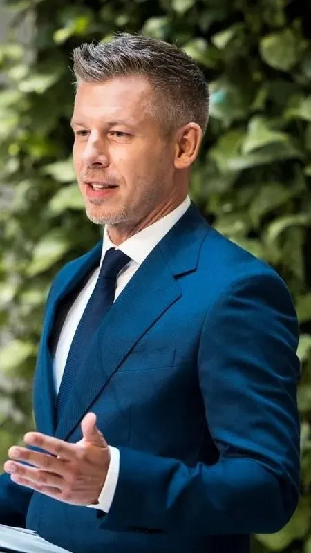 A keményen dolgozó anyákkal fizetteti meg a kormány a költségvetési hiányt