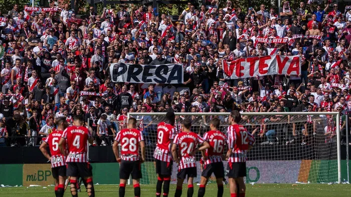 Botrányos visszatérés Madridban, a szurkolók miatt félbeszakadt a meccs