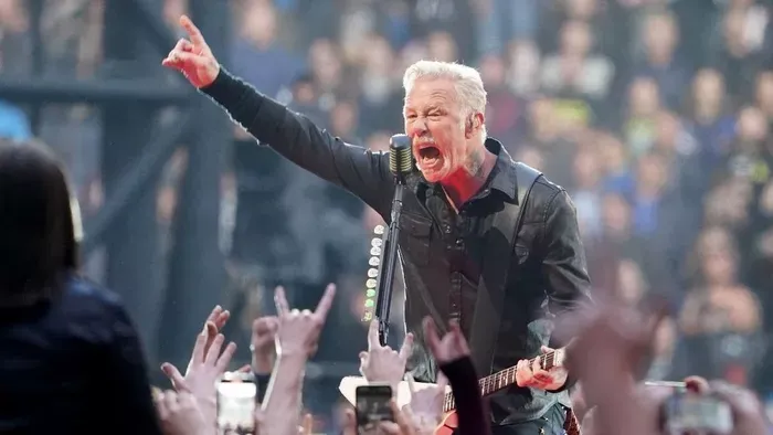 Beszólt a politizáló zenészeknek a Metallica frontembere - videó