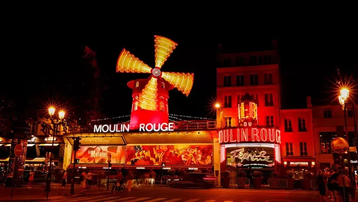 Pucér nőknek és botrányoknak köszönheti a hírnevét: így lett legendás a Moulin Rouge