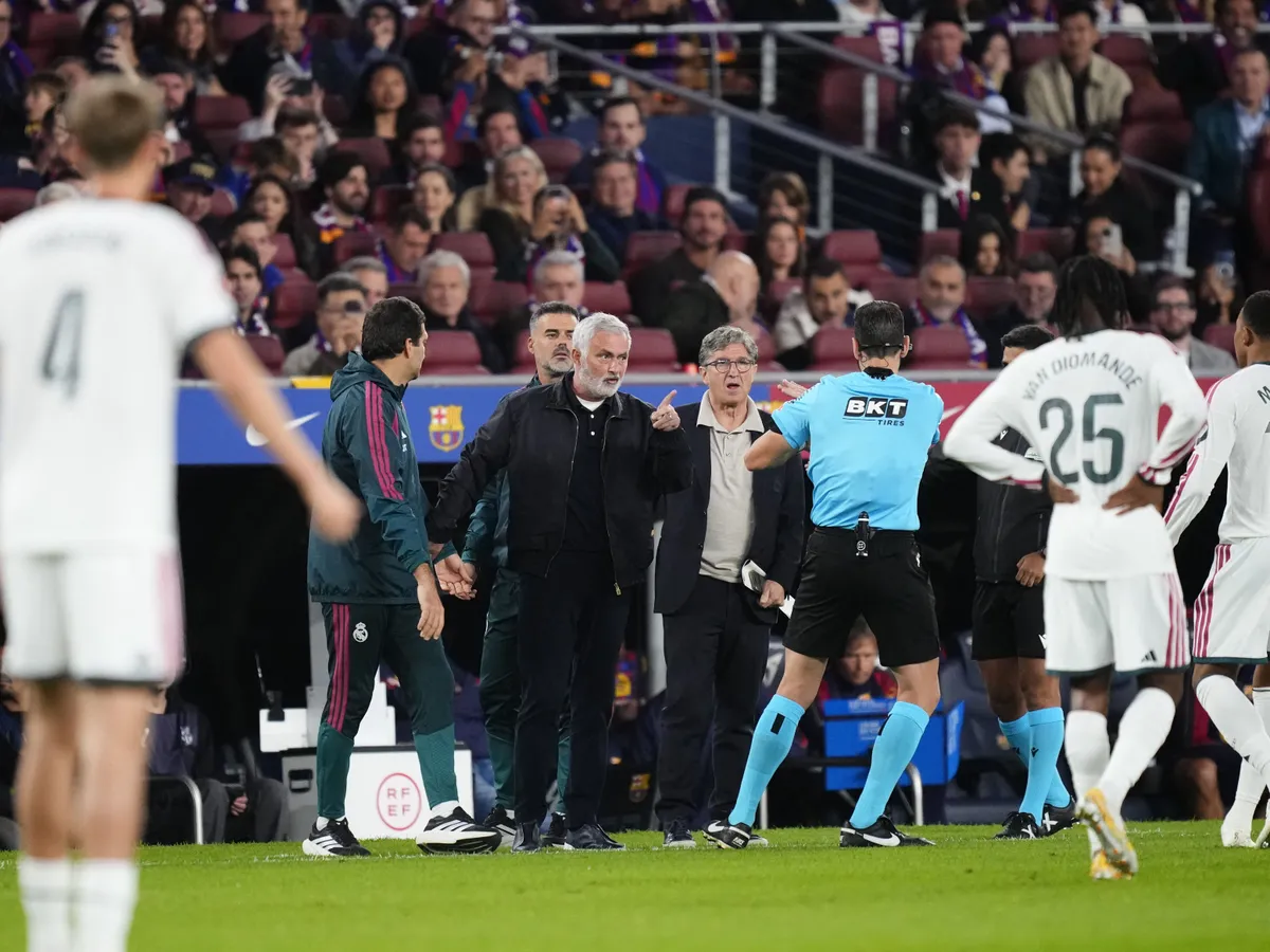 BARCELONA, SPAIN - OCTOBER 25: Head coach Jose Mourinho of Real Madrid reacts against referee during the LaLiga match between FC Barcelona and Real Madrid at Spotify Camp Nou on October 25, 2026 in Barcelona, Spain. Jose Breton / Anadolu (Photo by Jose Breton / Anadolu via AFP)