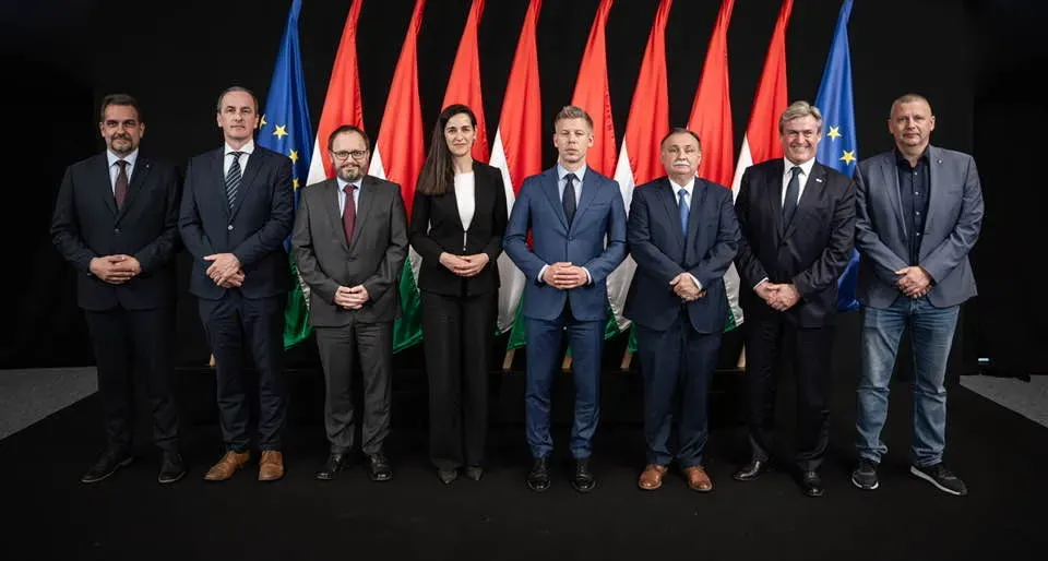 Magyar Péter kormányának minisztériumaiban a beszámolók szerint továbbra is szervezeti problémák, bizonytalanság és pénzhiány nehezíti a munkát (Forrás: Facebook/Péter Magyar)