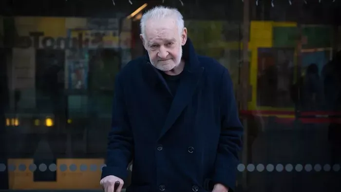 Így néz ki ma Tarr Béla sírja a Fiumei úti sírkertben