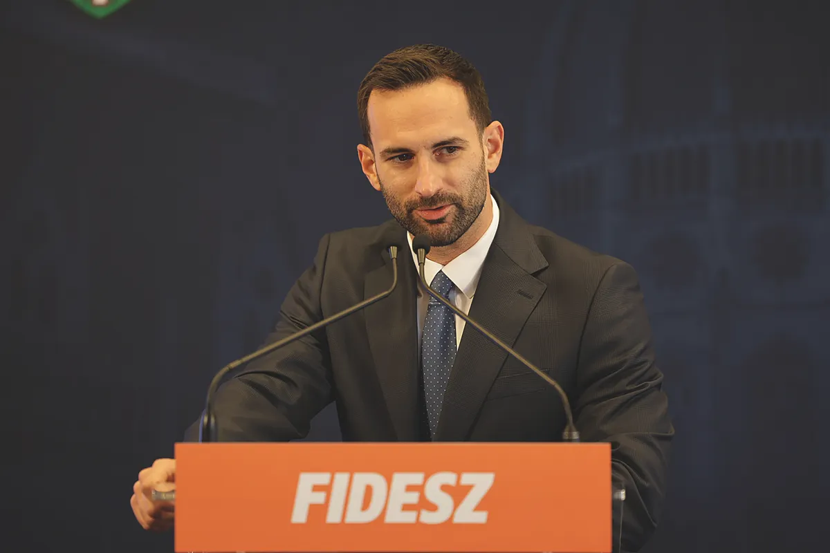 Palóc André, a Fidesz országgyűlési képviselője sajtótájékoztatót tart, Fidessajtótájékoztató