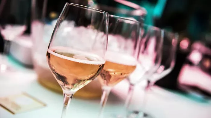 Újabb veszélyt találtak az alkoholban, az agy saját immunsejtjeit is megváltoztathatja