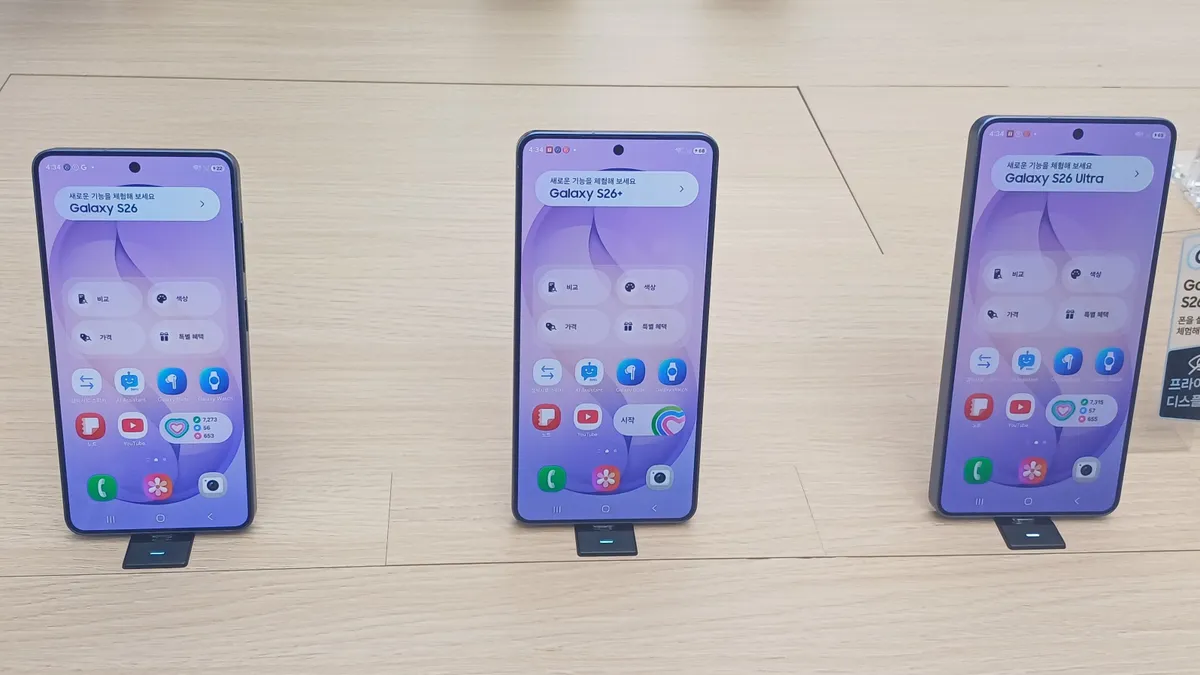 Samsung Galaxy S26 széria balról jobbra: S26, S26+, S26 Ultra