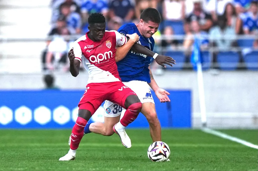 Monaco's Senegalese midfielder #08 Lamine Camara (L) fights for the ball with Strasbourg's Spanish midfielder #36 Oso during the  French L1 football match between RC Strasbourg Alsace and AS Monaco at the Stade de la Meinau in Strasbourg, eastern France, on September 12, 2026. (Photo by SEBASTIEN BOZON / AFP)